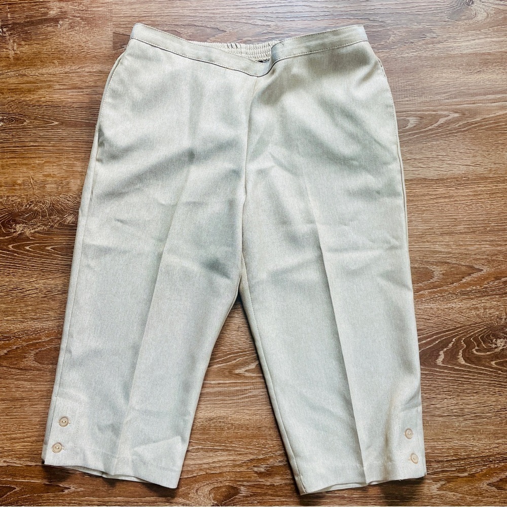 Alfred Dunner Capri Pants Light Tan Khaki Buttons 14P 14 Petite